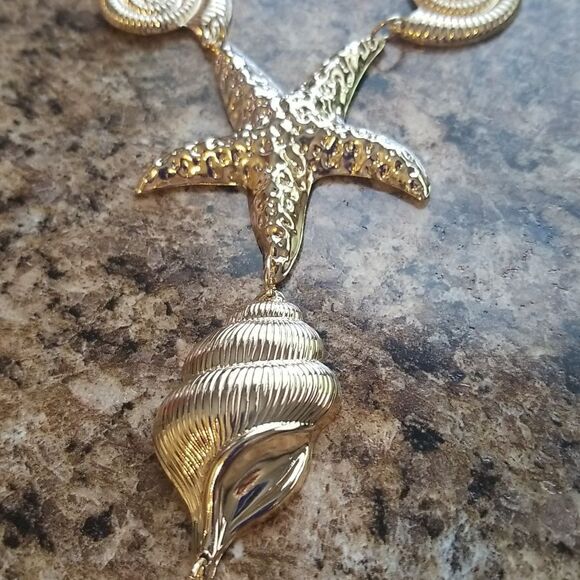 ❤ Starfish and Shell Necklace - Picture 7 of 9